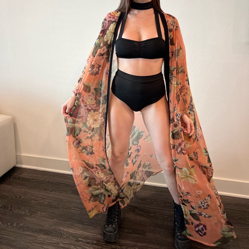Kimono - Picture 2 of 3